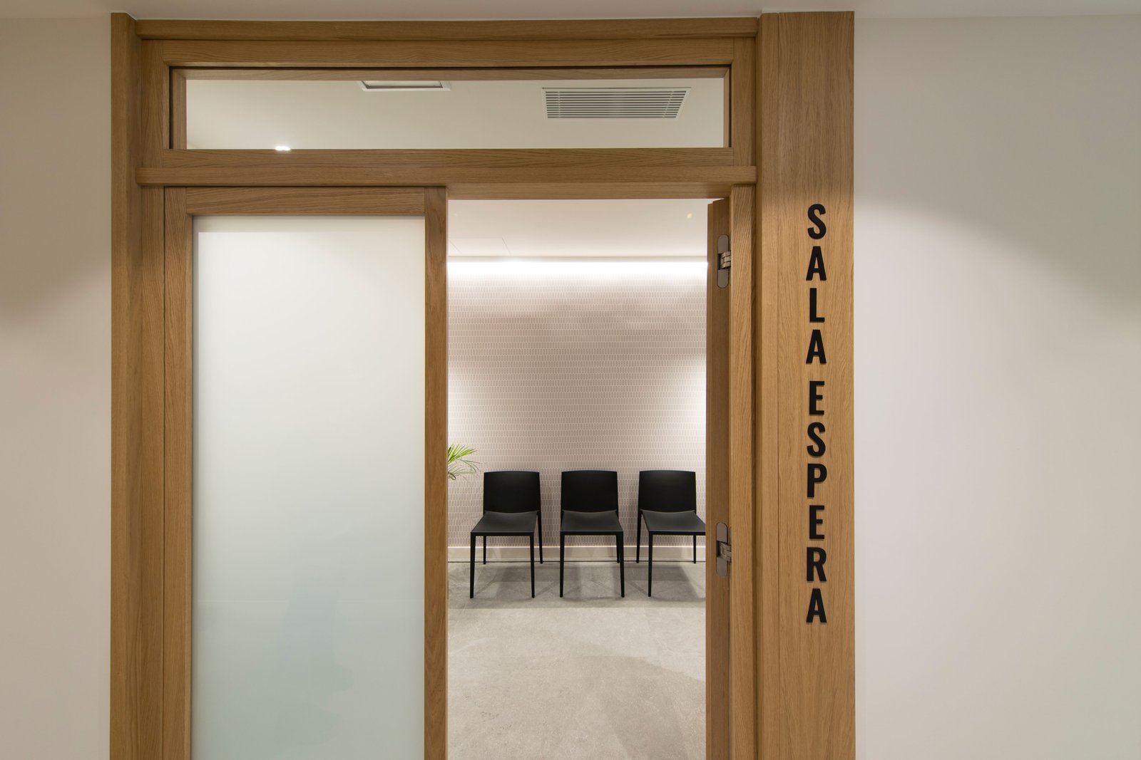 Puertas de madera y cristal