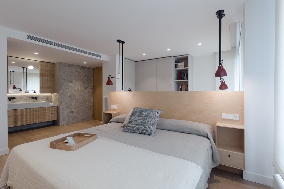 Cabecero con mesitas de noche