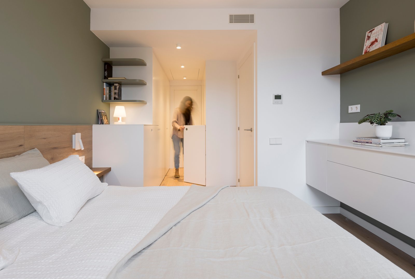 Vestidor abierto al dormitorio