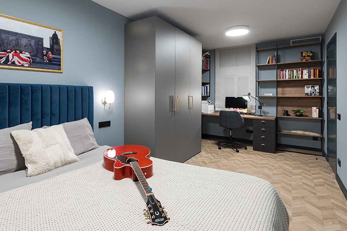 Espacio teletrabajo en dormitorio