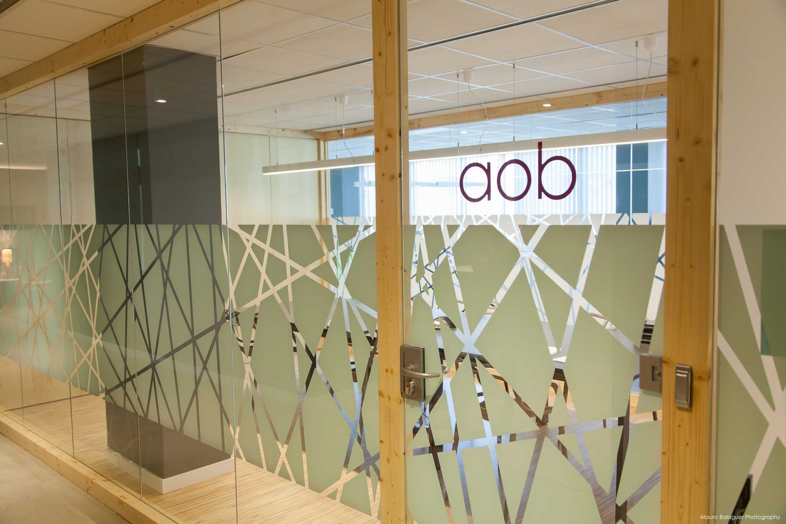 Mamparas de madera de pino para oficinas
